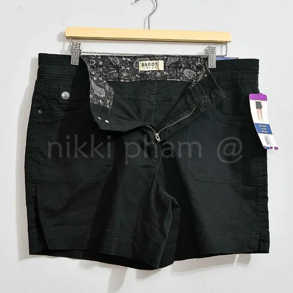 NWT Dakota Blue Women's Short Mid Rise Pockets Flap with Button. in Black - Picture 2 of 8